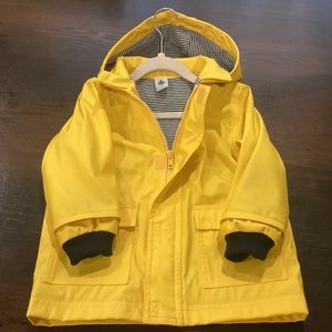 ICONIC PETIT BATEAU YELLOW Raincoat for toddlers.
